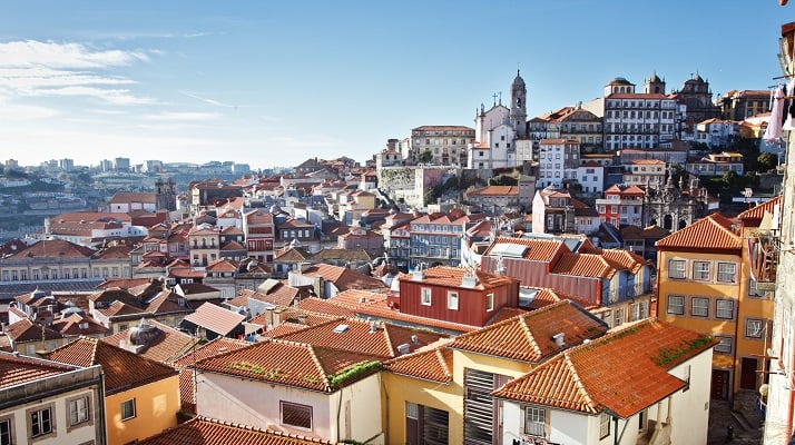 Португалия продолжает выдавать 